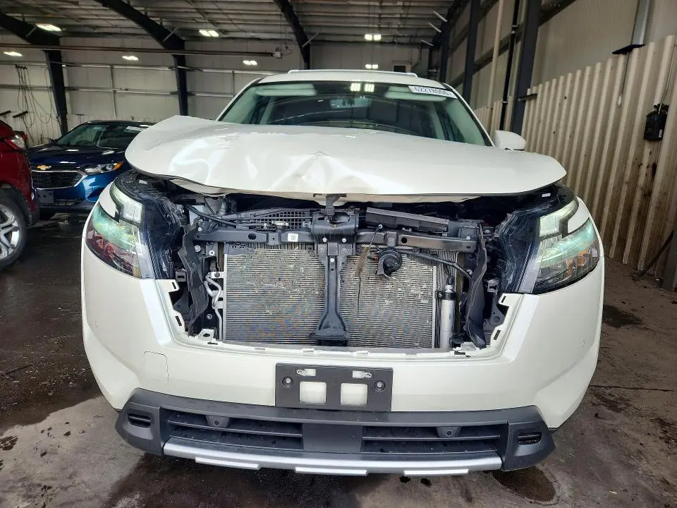 2024 NISSAN PATHFINDER SL  