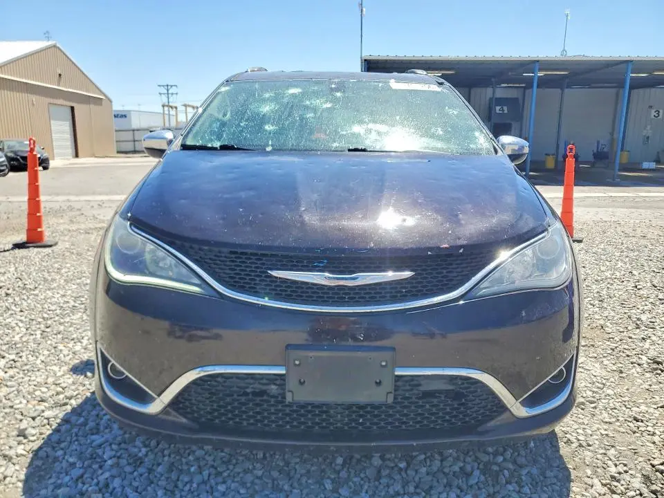 2017 CHRYSLER PACIFICA LIMITED  