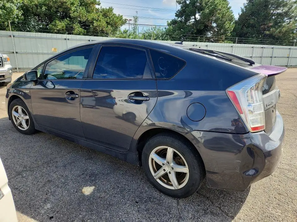 2010 TOYOTA PRIUS III  