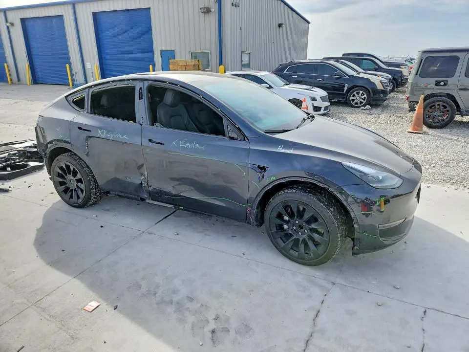 2024 TESLA MODEL Y   
