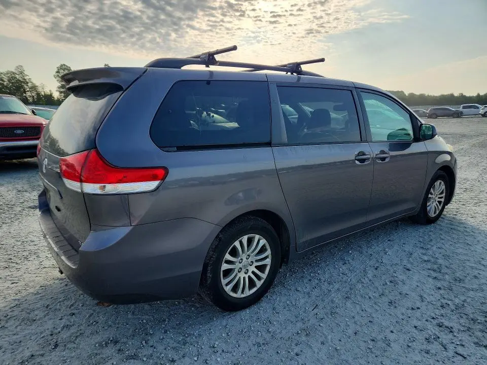 2013 TOYOTA SIENNA XLE 8-PASSENGER  