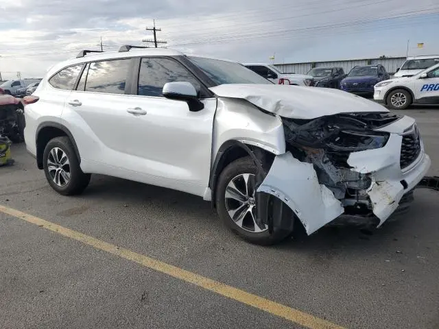 2024 TOYOTA HIGHLANDER LE  