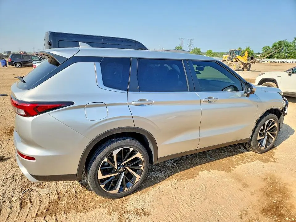 2024 MITSUBISHI OUTLANDER SE  