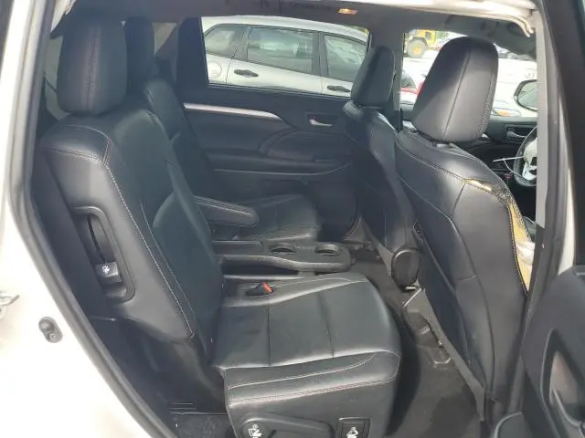 2016 TOYOTA HIGHLANDER XLE