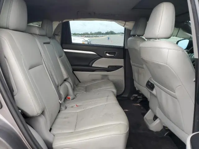 2018 TOYOTA HIGHLANDER SE  