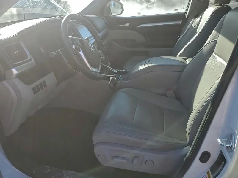 2018 TOYOTA HIGHLANDER SE  