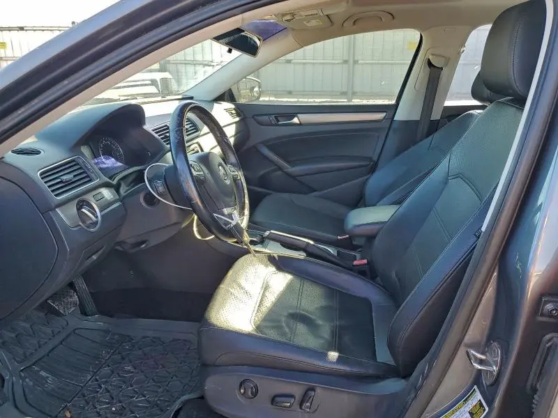 2015 VOLKSWAGEN PASSAT SE  