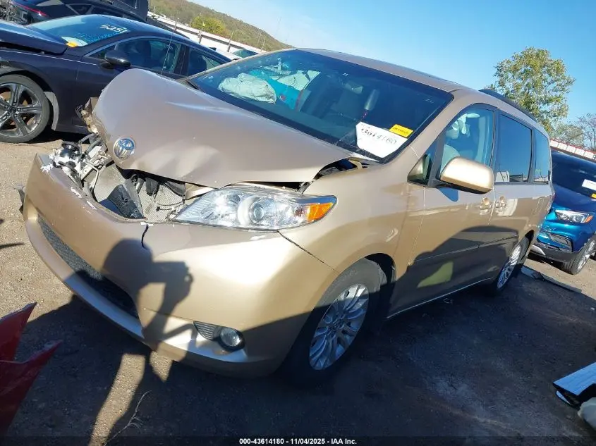 2014 TOYOTA SIENNA XLE V6 8 PASSENGER