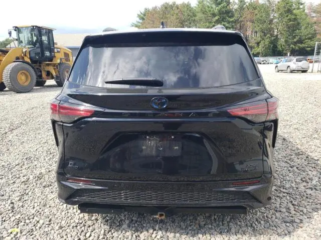2022 TOYOTA SIENNA XSE  