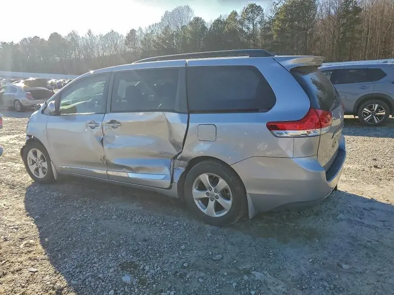 2013 TOYOTA SIENNA LE  
