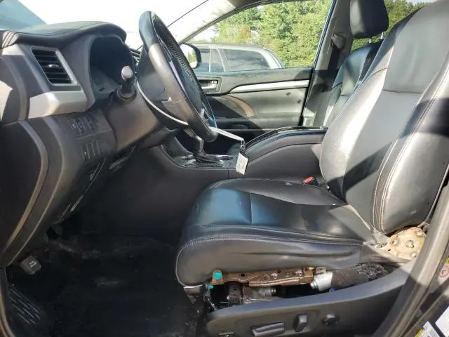 2019 TOYOTA HIGHLANDER SE  