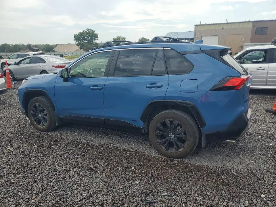 2022 TOYOTA RAV4 SE  