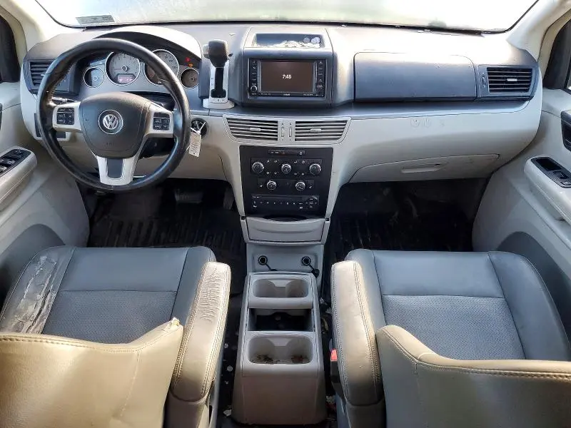 2011 VOLKSWAGEN ROUTAN SE  