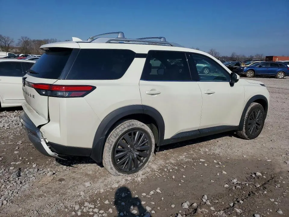 2024 NISSAN PATHFINDER SL  