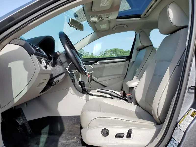 2017 VOLKSWAGEN PASSAT SE  