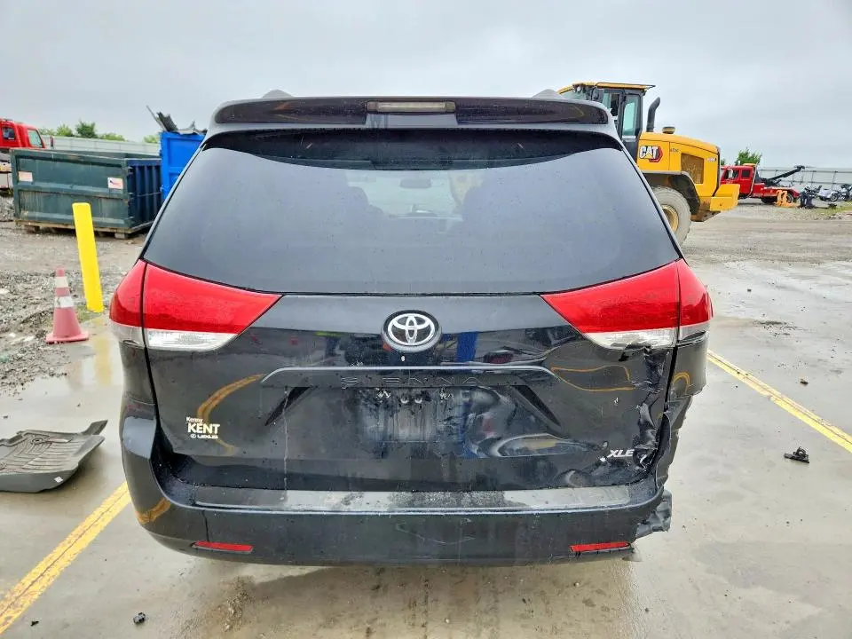 2013 TOYOTA SIENNA XLE 8-PASSENGER  