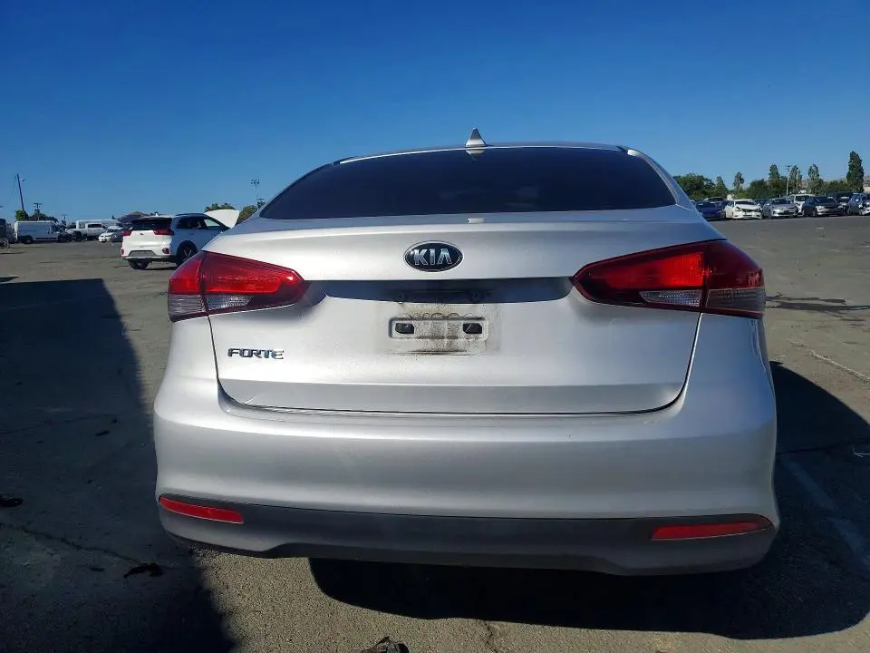 2018 KIA FORTE LX  