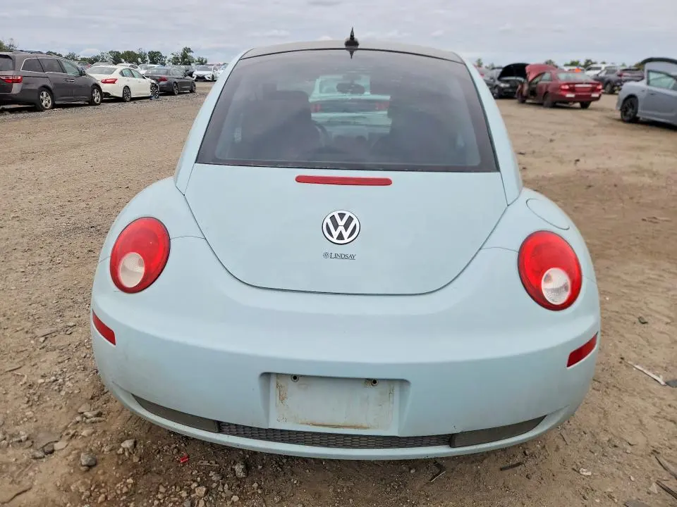 2010 VOLKSWAGEN NEW BEETLE   