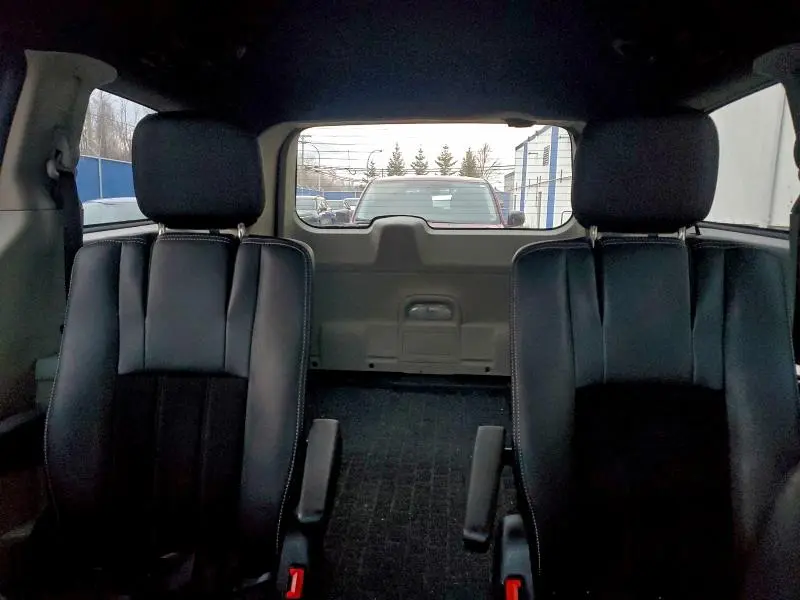 2014 DODGE GRAND CARAVAN SE  