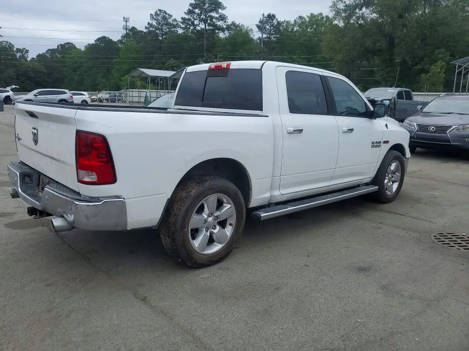 2015 RAM 1500 SLT  