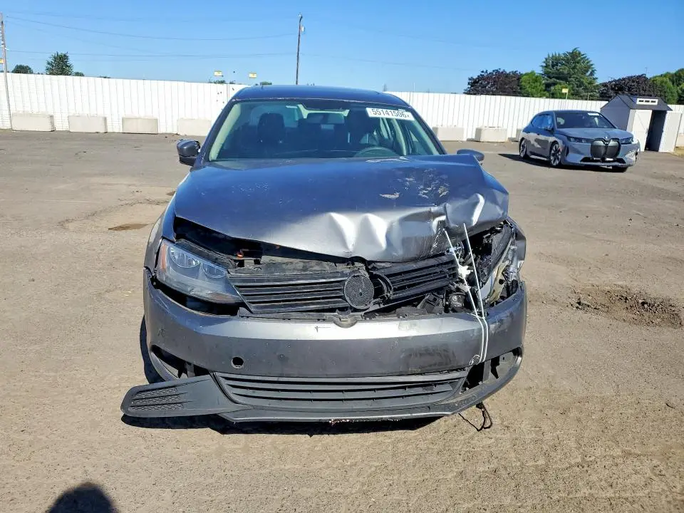 2011 VOLKSWAGEN JETTA SE  