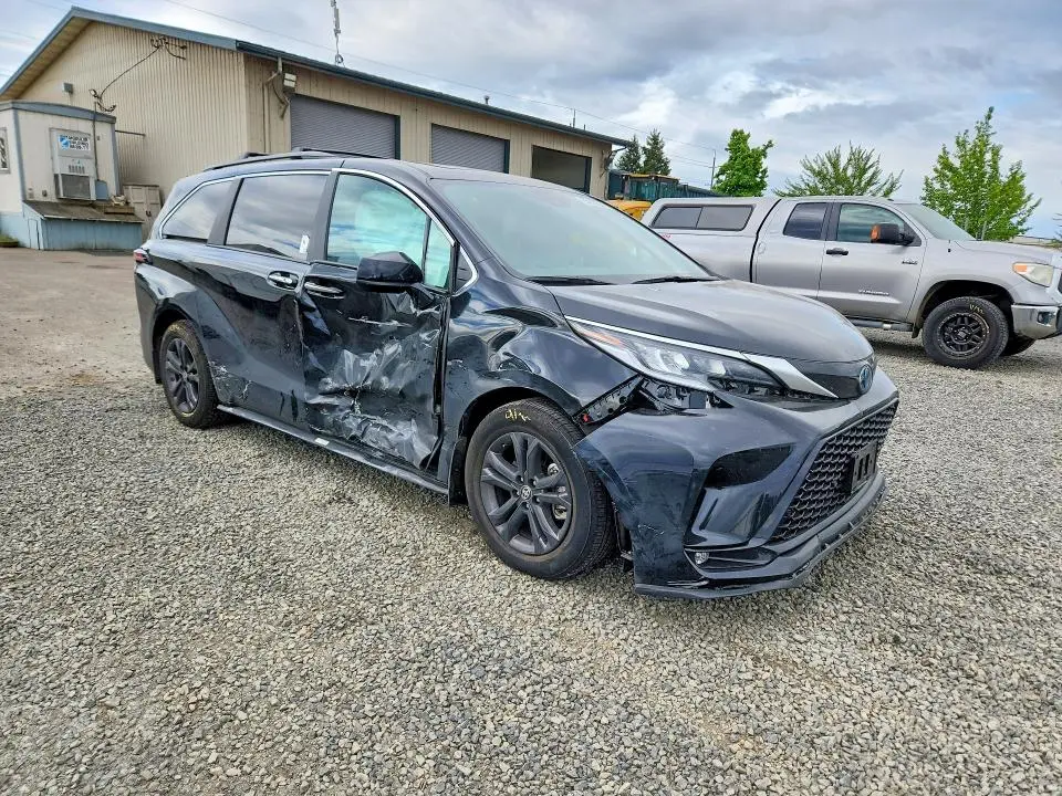 2024 TOYOTA SIENNA XSE  