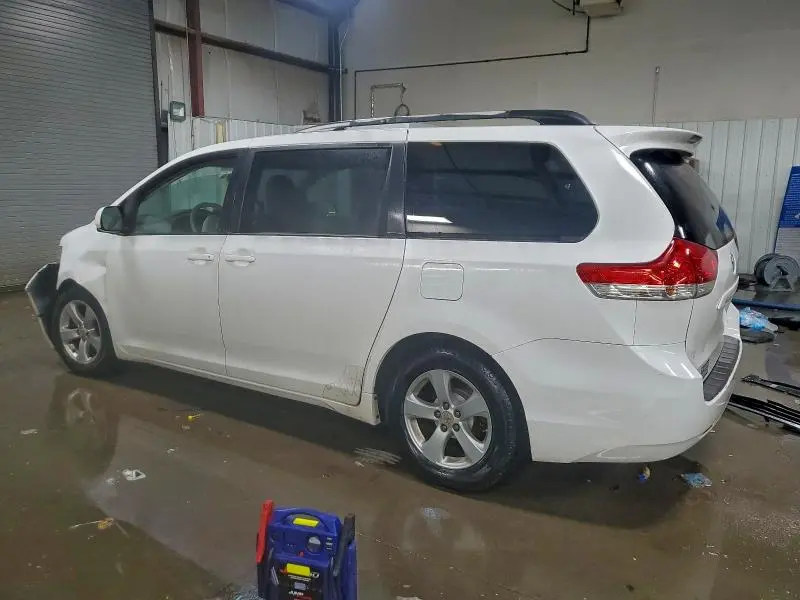 2011 TOYOTA SIENNA LE  