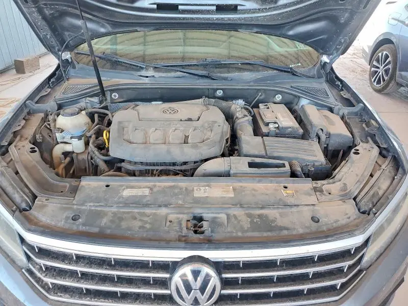 2018 VOLKSWAGEN PASSAT SE  