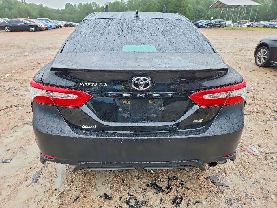 2020 TOYOTA CAMRY SE  