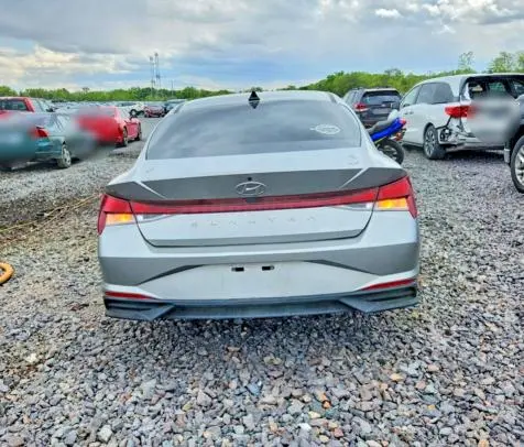 2021 HYUNDAI ELANTRA SE  