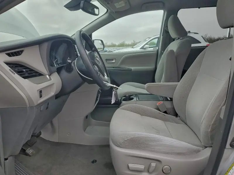 2018 TOYOTA SIENNA LE  