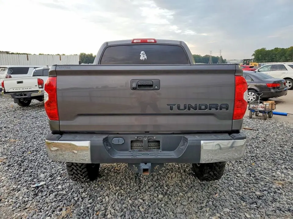 2018 TOYOTA TUNDRA CREWMAX SR5  