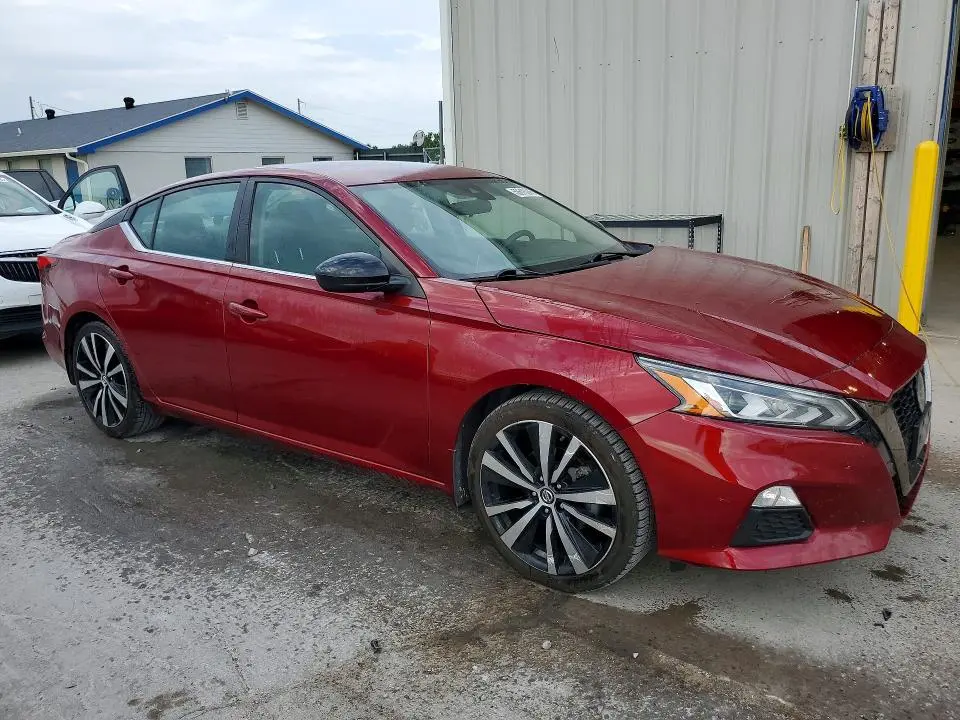 2022 NISSAN ALTIMA SR  
