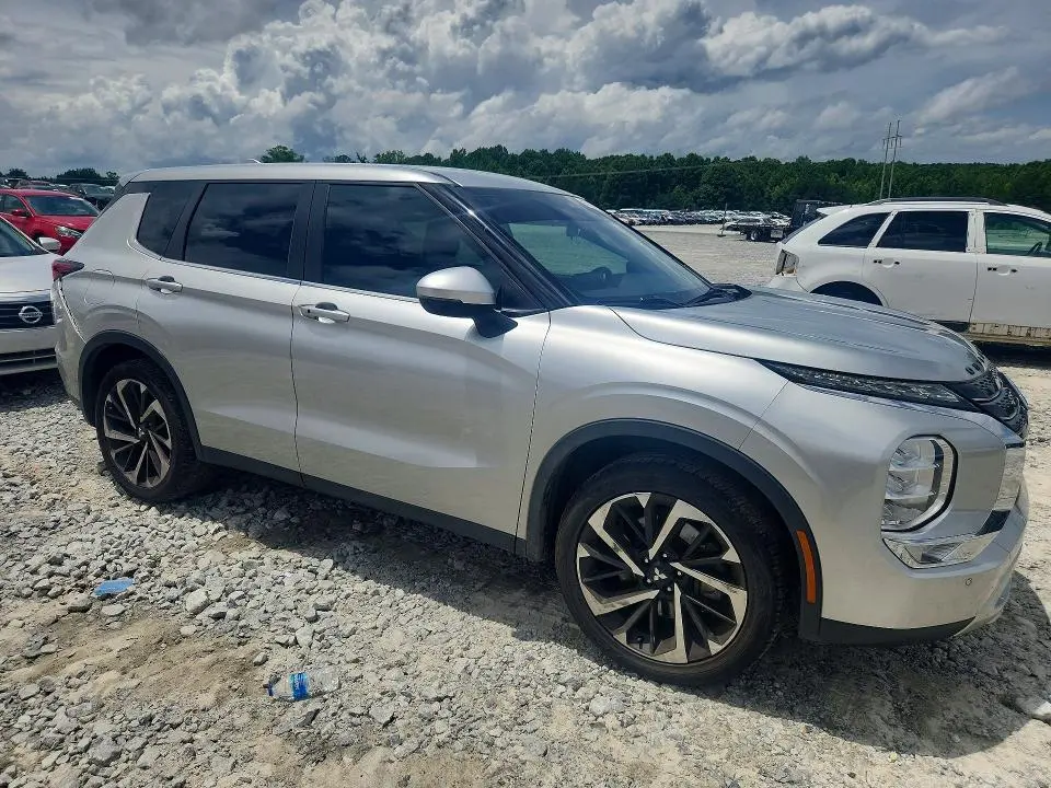 2022 MITSUBISHI OUTLANDER SE  