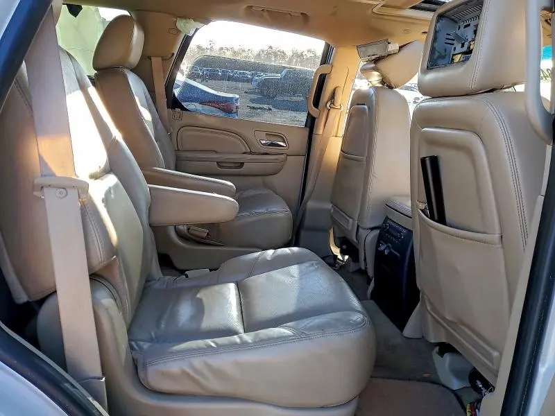 2011 CADILLAC ESCALADE LUXURY  