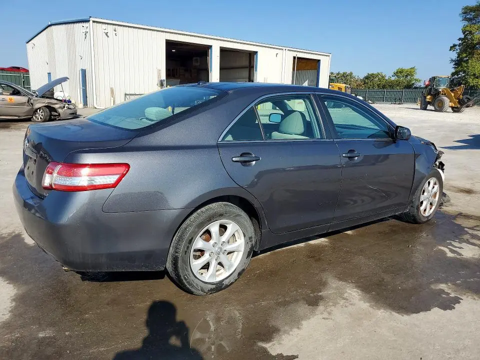 2011 TOYOTA CAMRY LE  