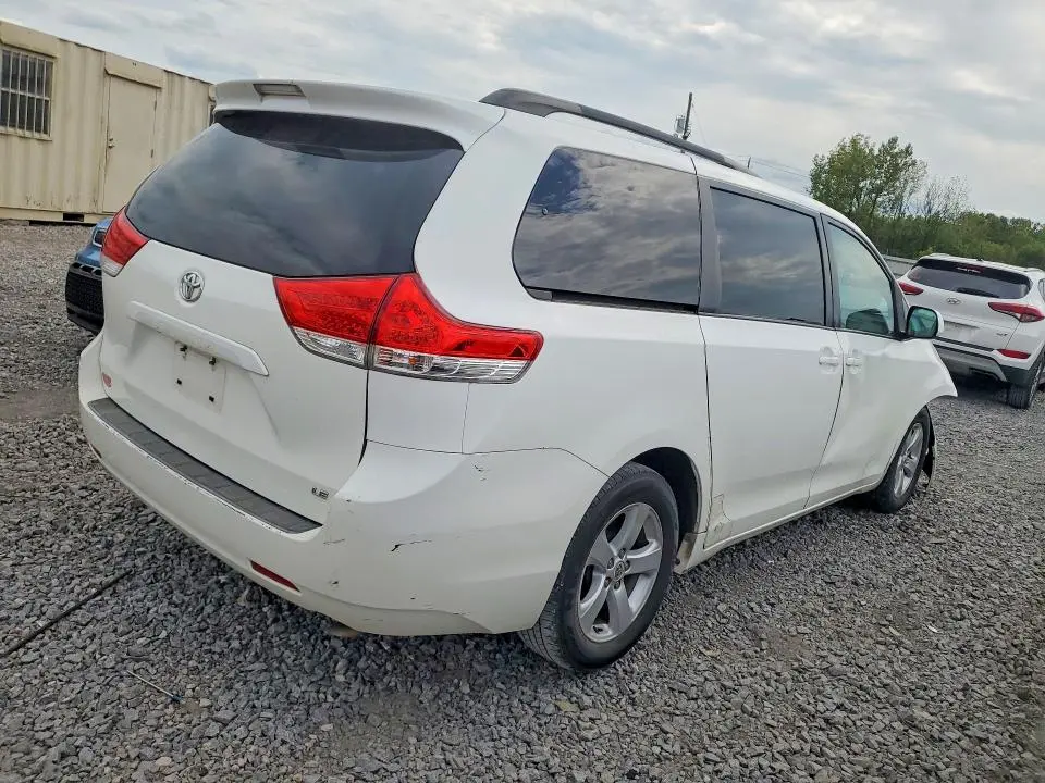 2011 TOYOTA SIENNA LE  