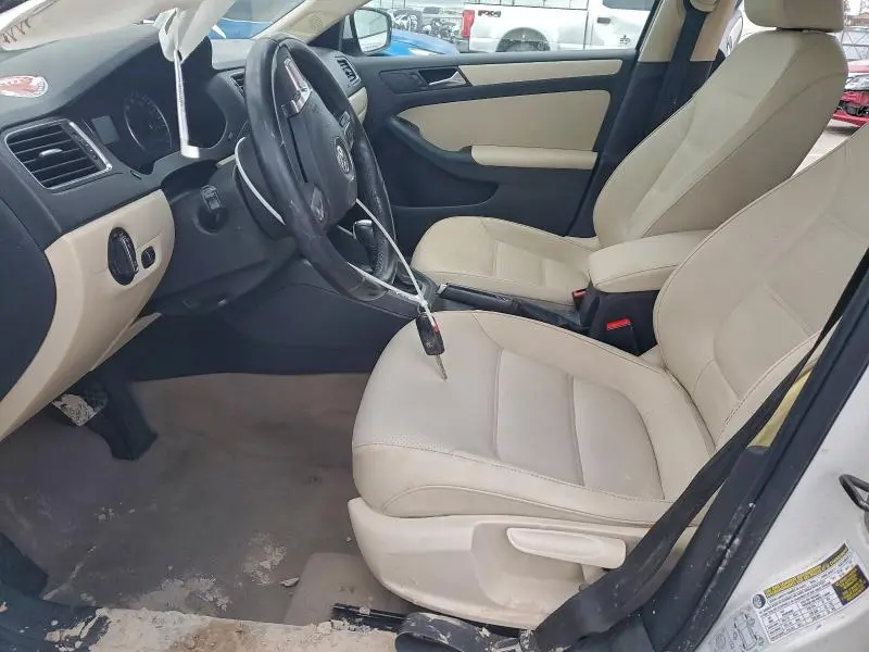 2012 VOLKSWAGEN JETTA SE  