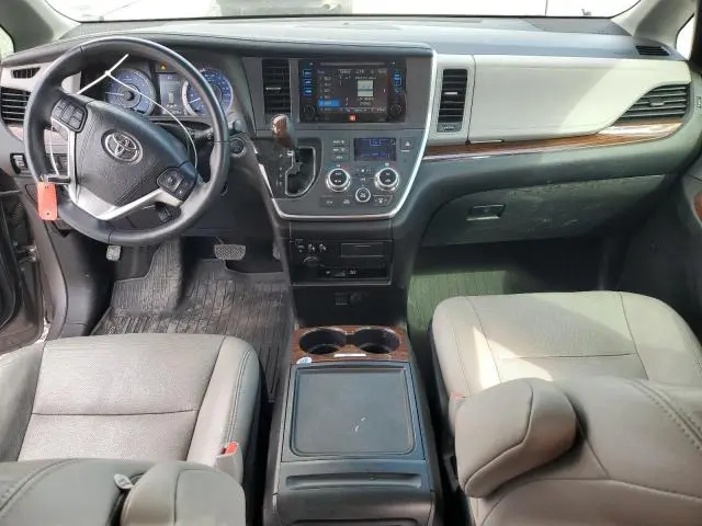 2017 TOYOTA SIENNA XLE  