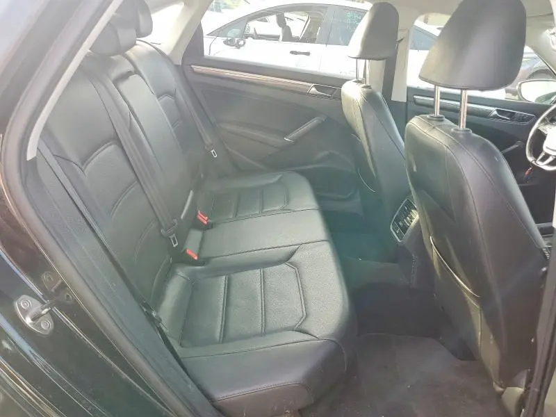 2018 VOLKSWAGEN PASSAT SE  