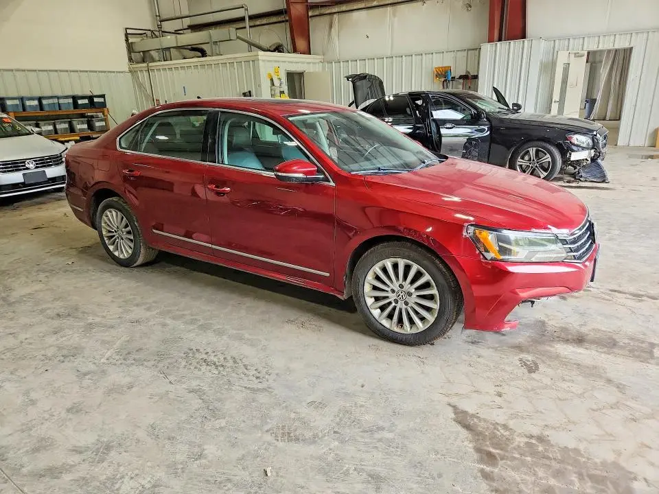 2017 VOLKSWAGEN PASSAT SE  