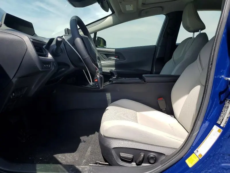 2023 TOYOTA PRIUS XLE  