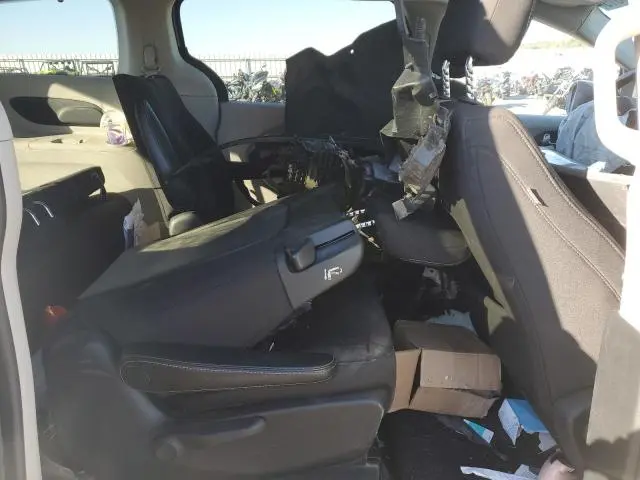 2020 CHRYSLER VOYAGER LX  