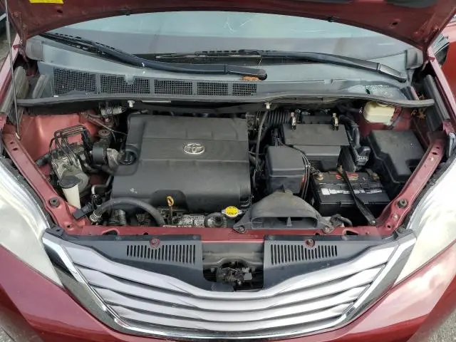 2016 TOYOTA SIENNA XLE