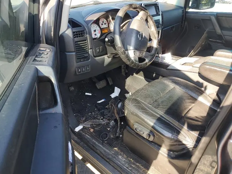 2013 NISSAN TITAN SV  