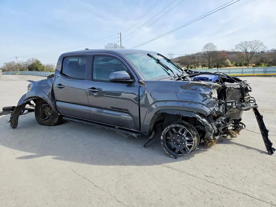 2018 TOYOTA TACOMA SR5 V6  