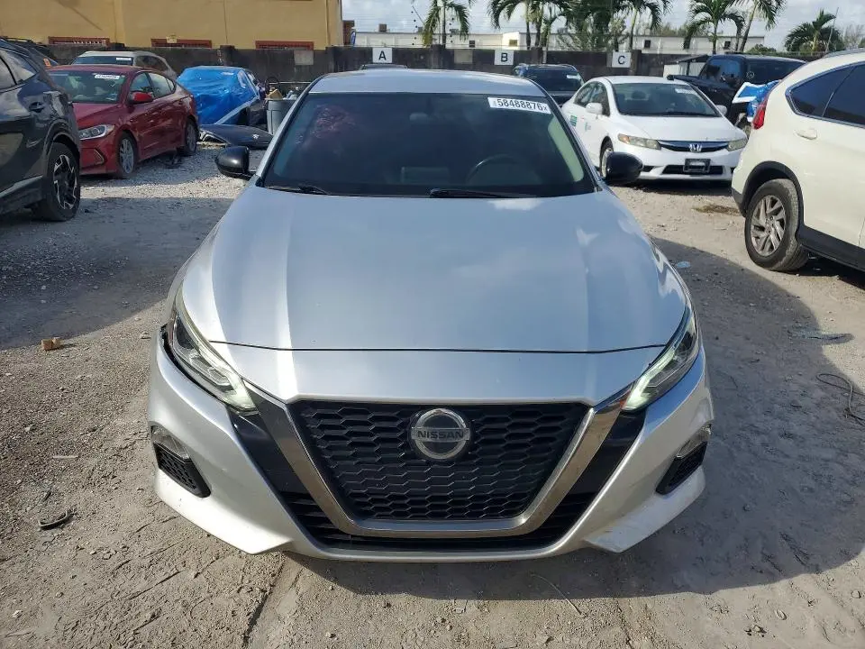 2019 NISSAN ALTIMA SR  
