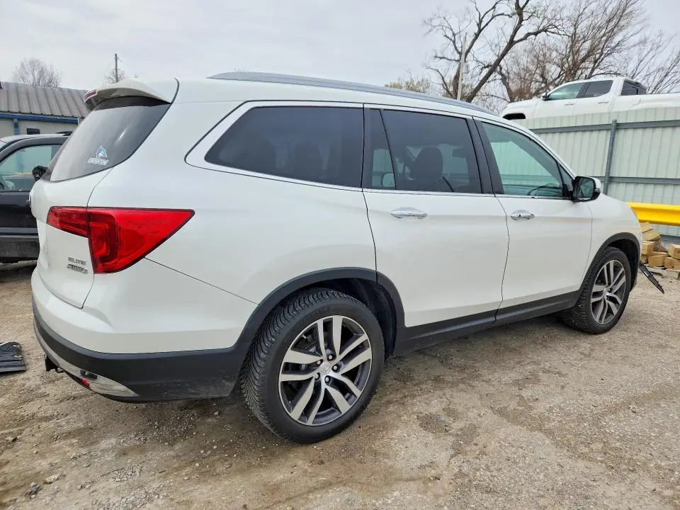 2017 HONDA PILOT ELITE  