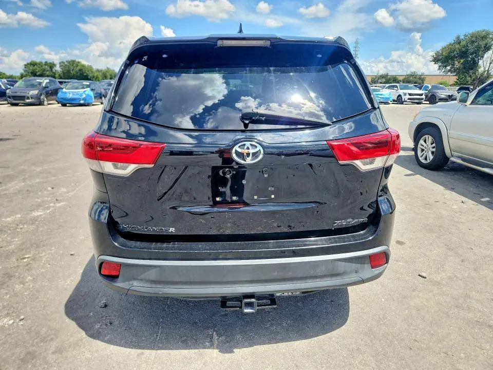 2018 TOYOTA HIGHLANDER XLE  