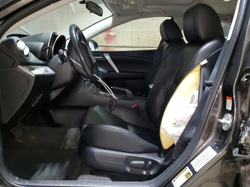 2011 MAZDA 3 S  